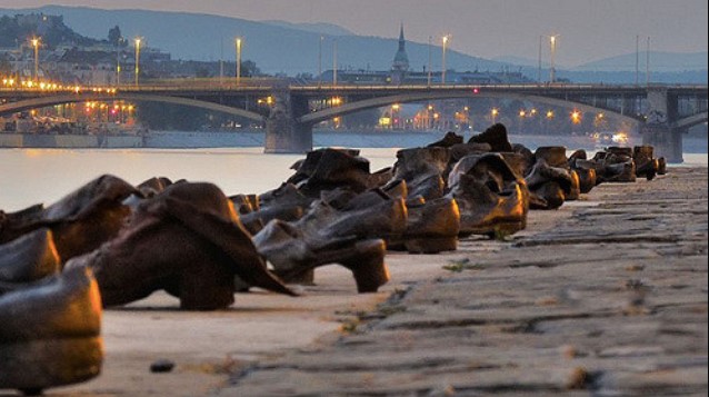 Shoes-On-The-Danube-Bank