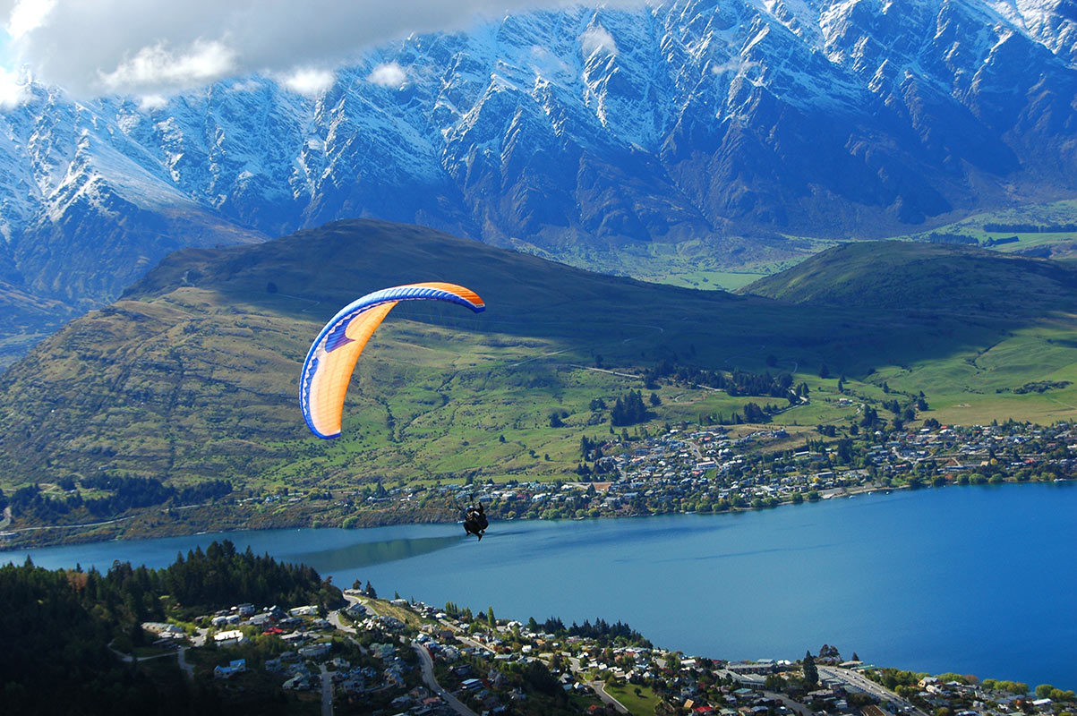 Made in new zealand. Куинстаун (ЮАР). Paragliding New Zealand. Куинстаун леса. Квинстаун планеры фото.